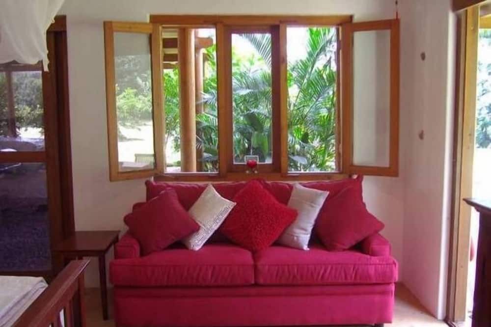 Photo of Livingroom in Main Arm