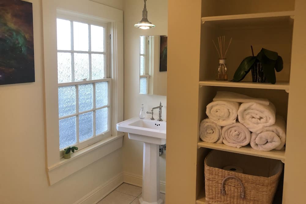 Photo of Bathroom in Marlyville - Fontainebleau