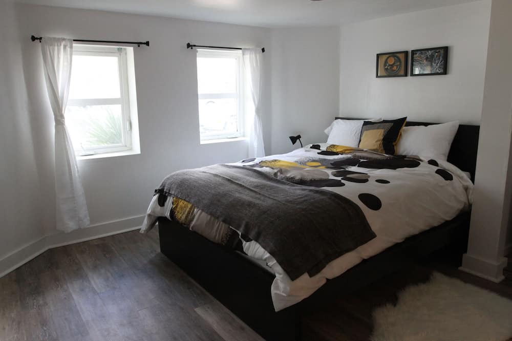 Photo of Bedroom in Hosford-Abernethy