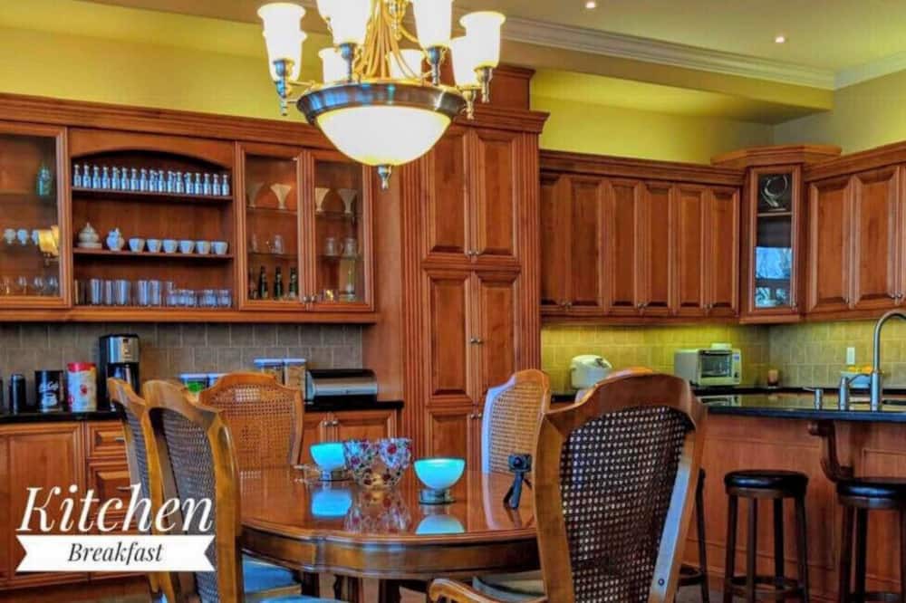 Photo of Kitchen in Stoney Creek