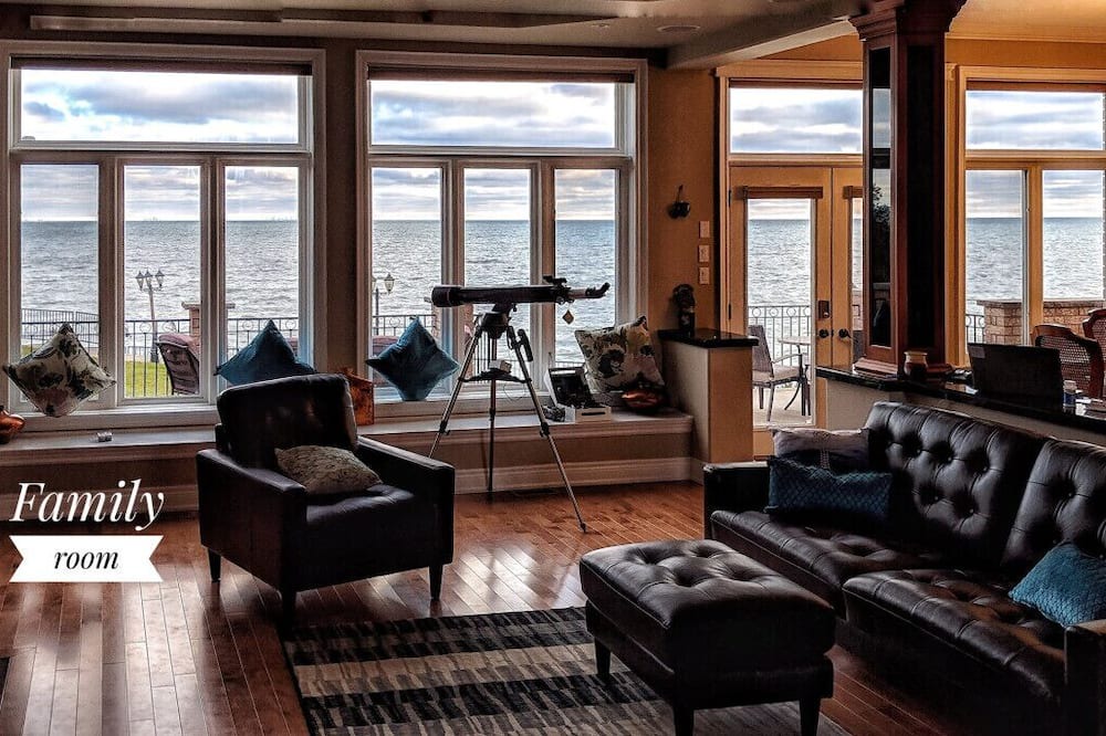 Photo of Livingroom in Stoney Creek