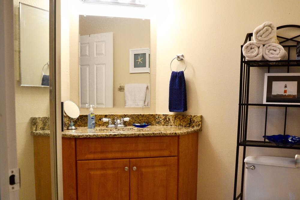 Photo of Bathroom in Kings Lake