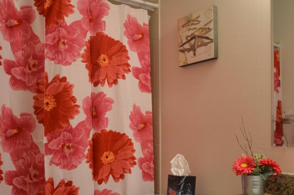 Photo of Bathroom in Kings Lake