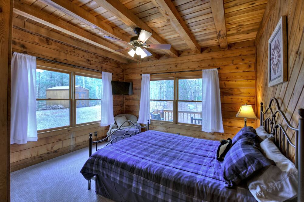 Photo of Bedroom in Hidden Lake