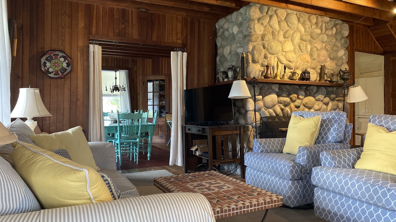 Photo of Livingroom in Sagamore Beach