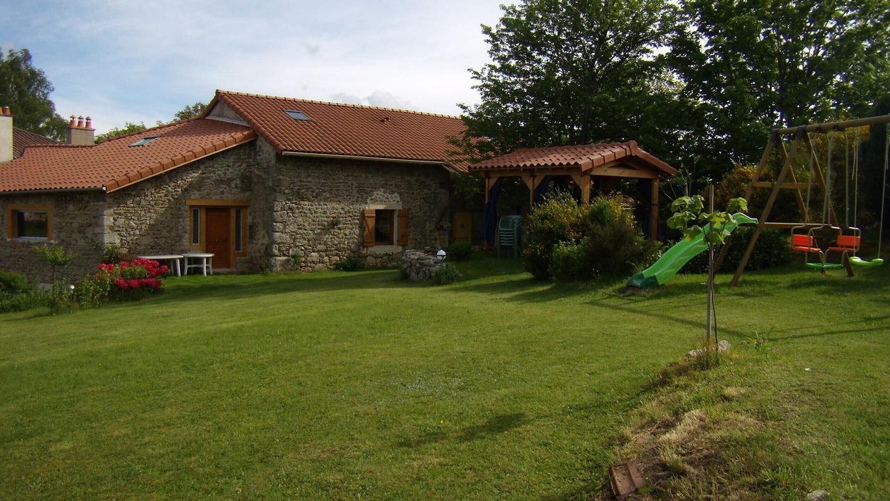 Photo of Outdoor in Felines