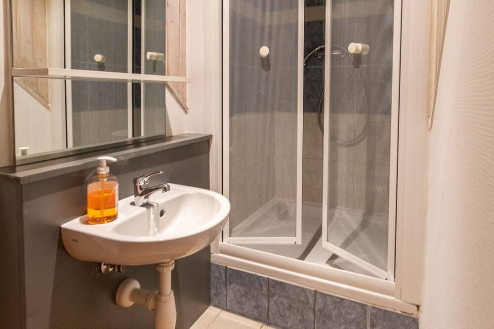 Photo of Bathroom in Coo