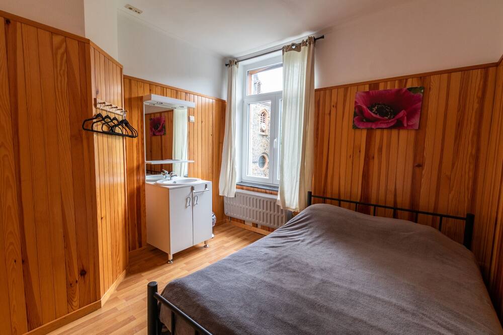 Photo of Bedroom in Coo