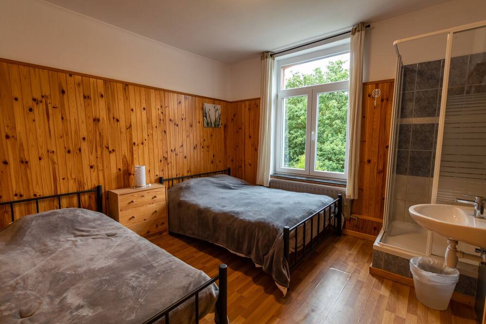 Photo of Bedroom in Coo
