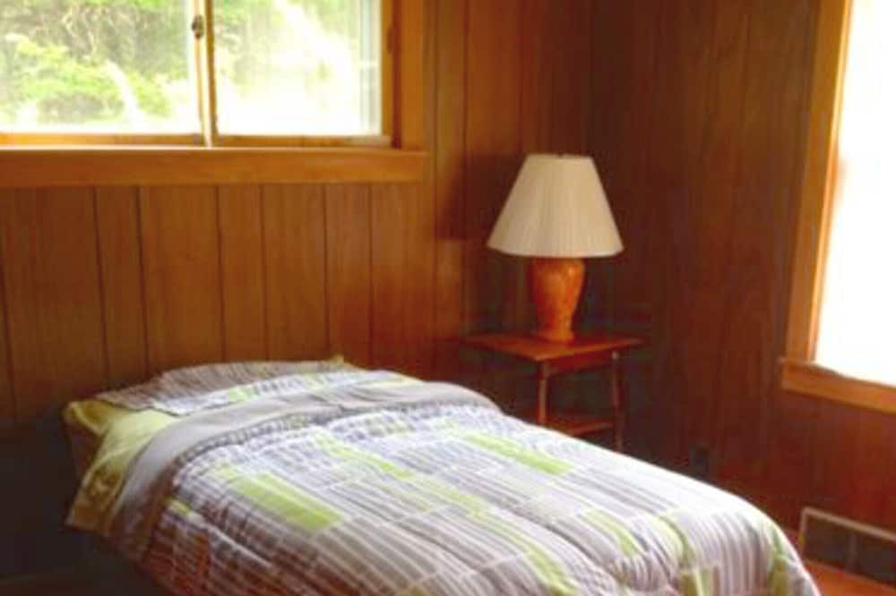 Photo of Bedroom in Northport