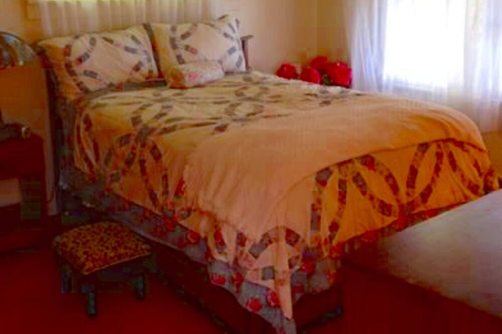 Photo of Bedroom in Northport