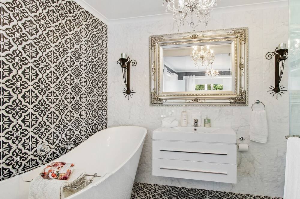 Photo of Bathroom in Mountain Lagoon