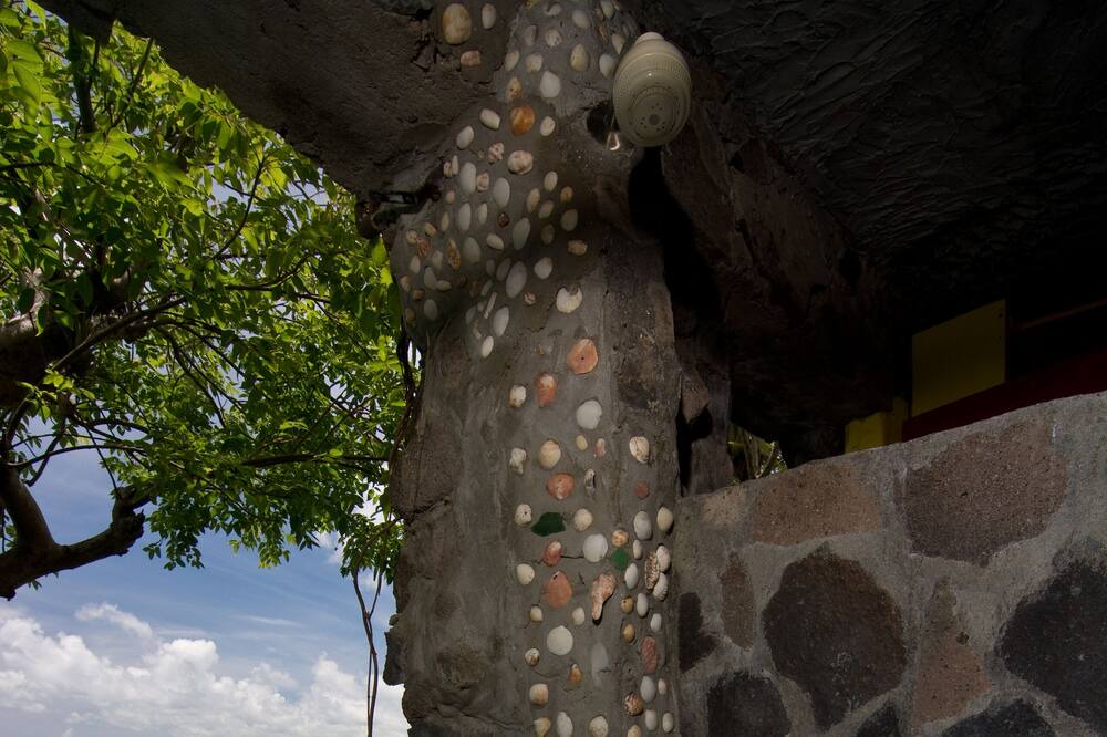 Photo of Bathroom in Moonhole