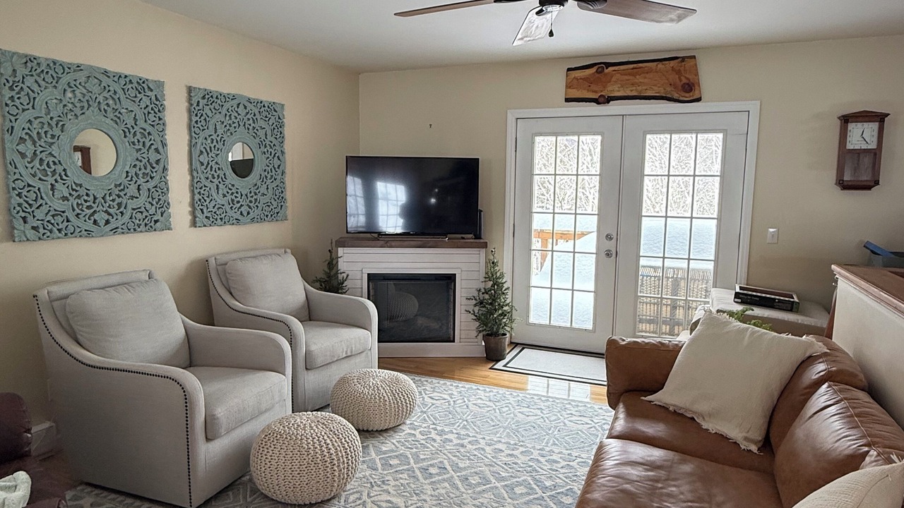 Photo of Livingroom in Adirondack