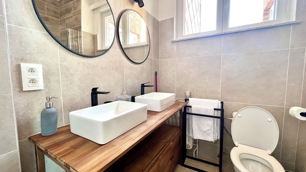 Photo of Bathroom in Dailly