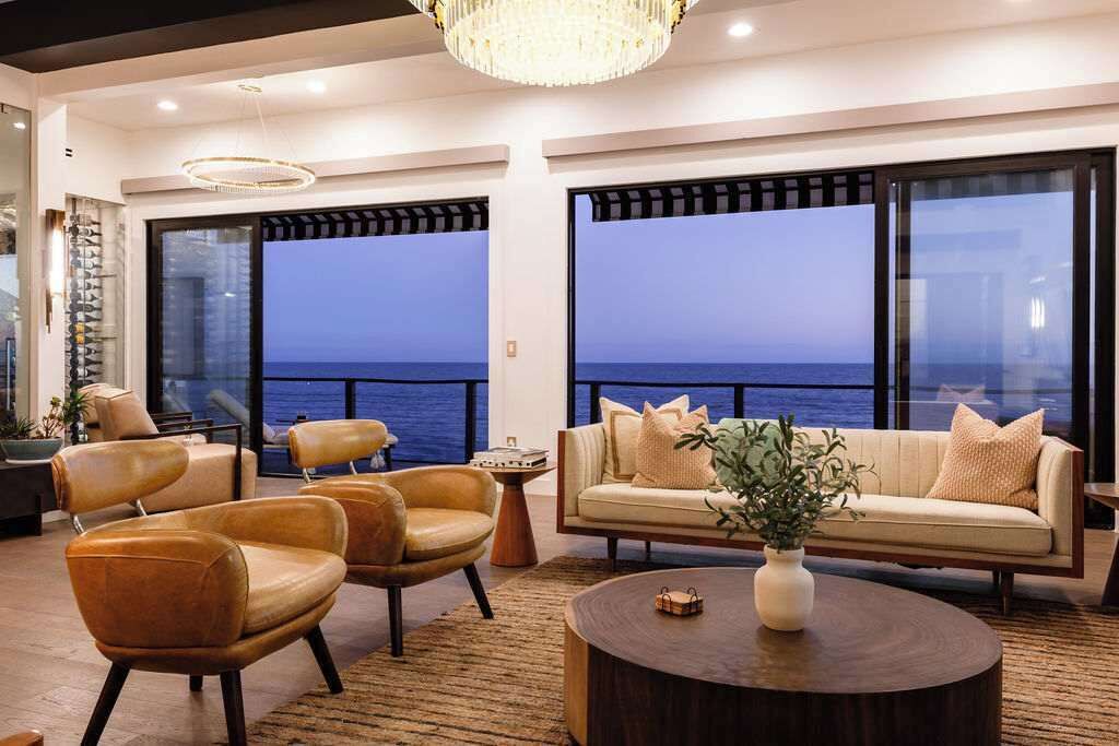 Photo of Livingroom in Eastern Malibu