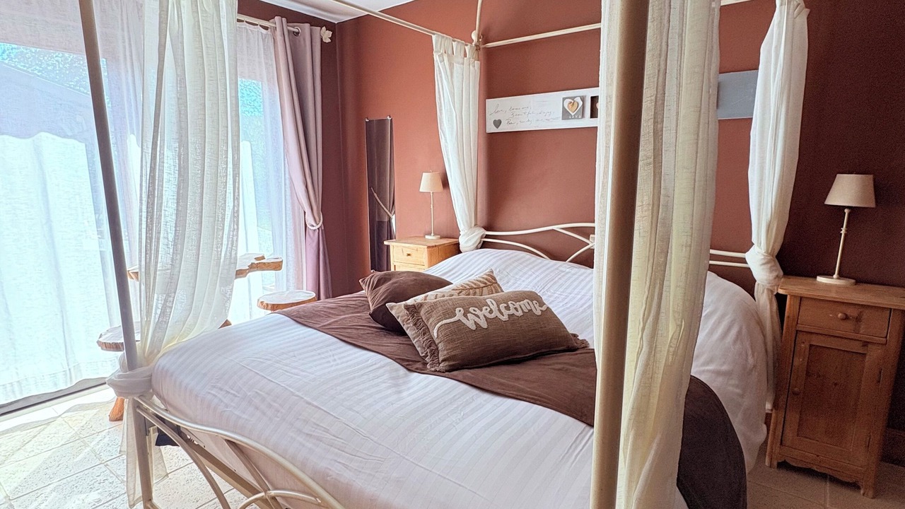 Photo of Bedroom in Bohon