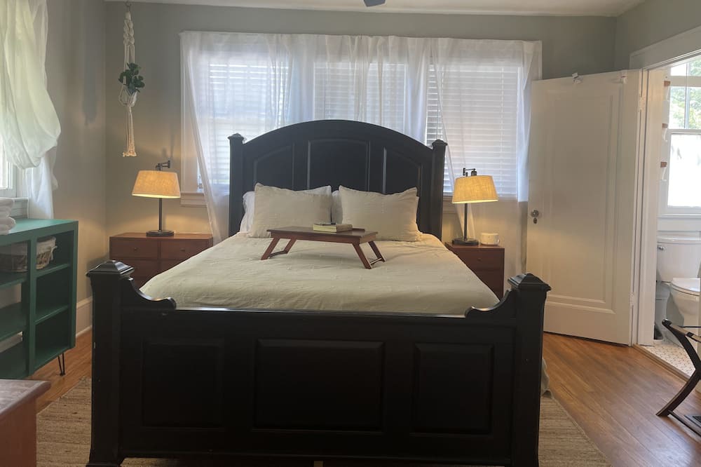 Photo of Bedroom in Oakley