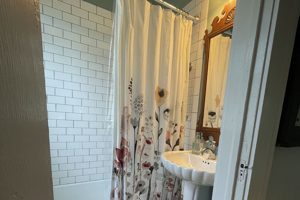 Photo of Bathroom in Oakley