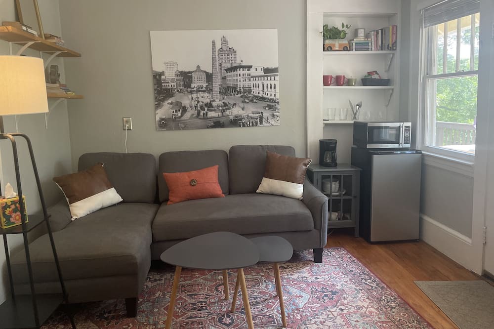 Photo of Livingroom in Oakley