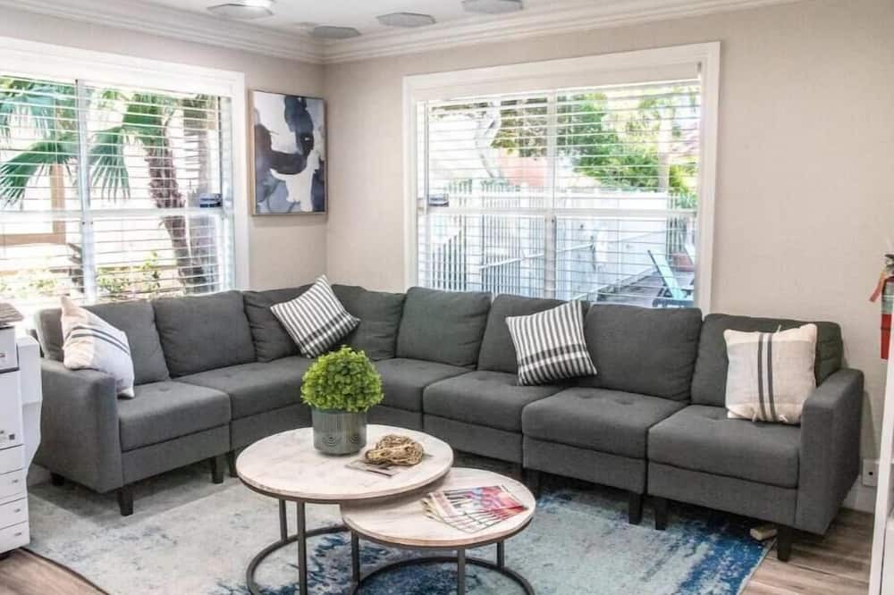 Photo of Livingroom in Deerfield Beach