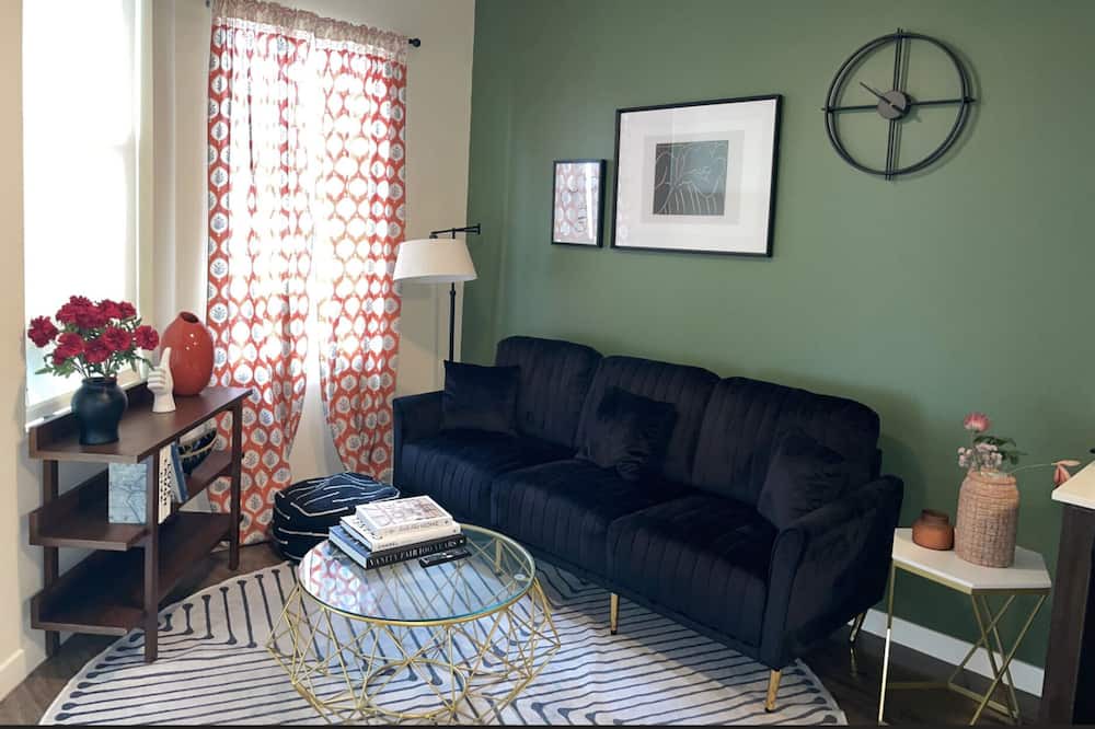 Photo of Livingroom in Miracle Mile
