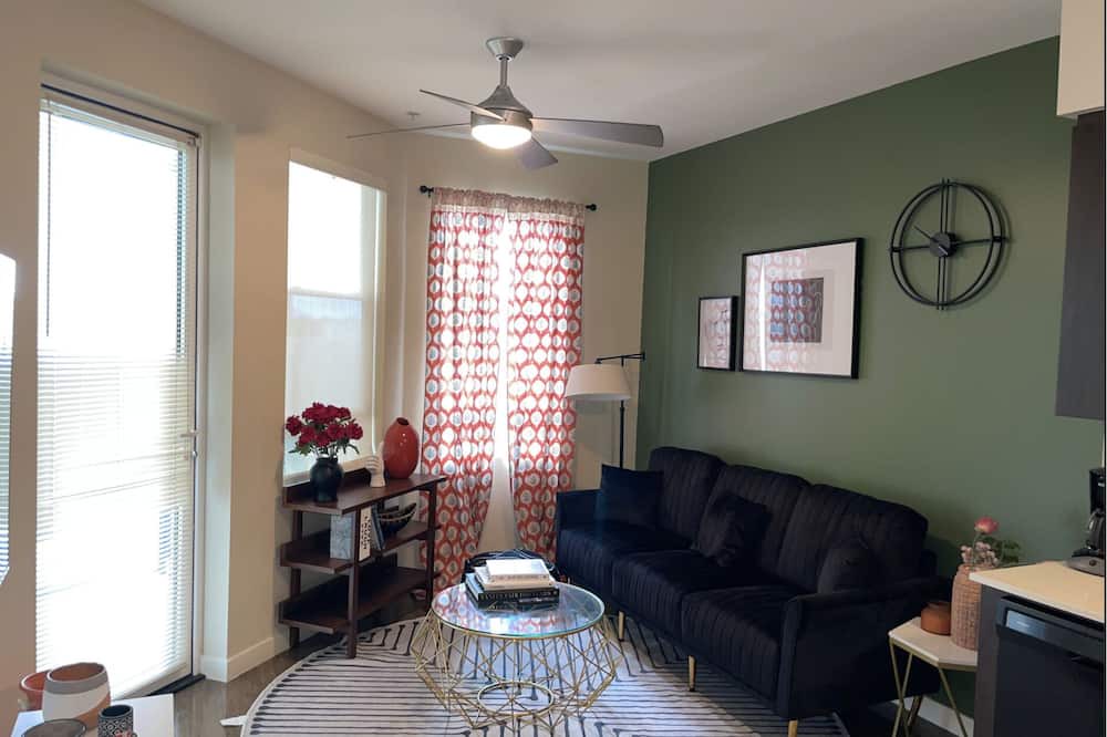 Photo of Livingroom in Miracle Mile