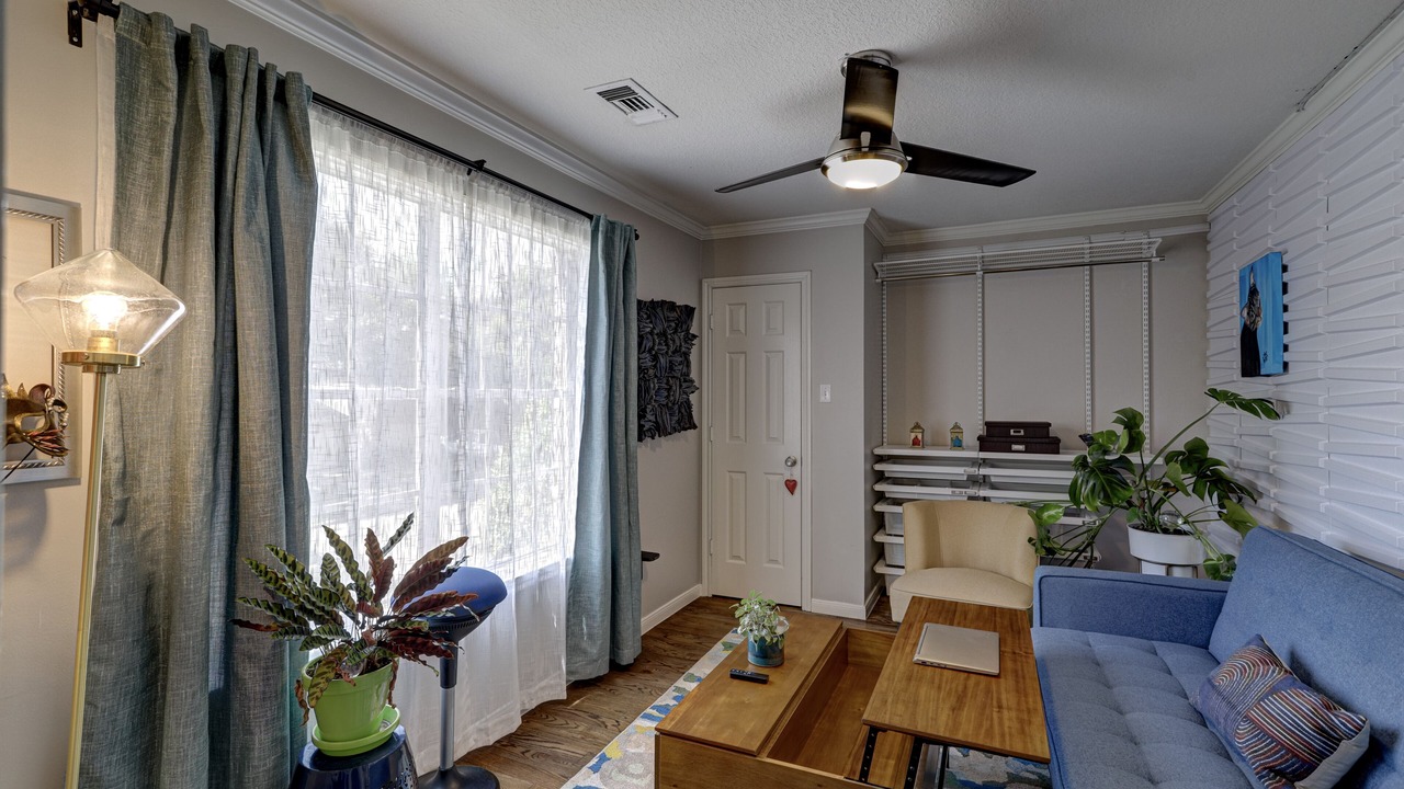 Photo of Livingroom in Spring Branch Central