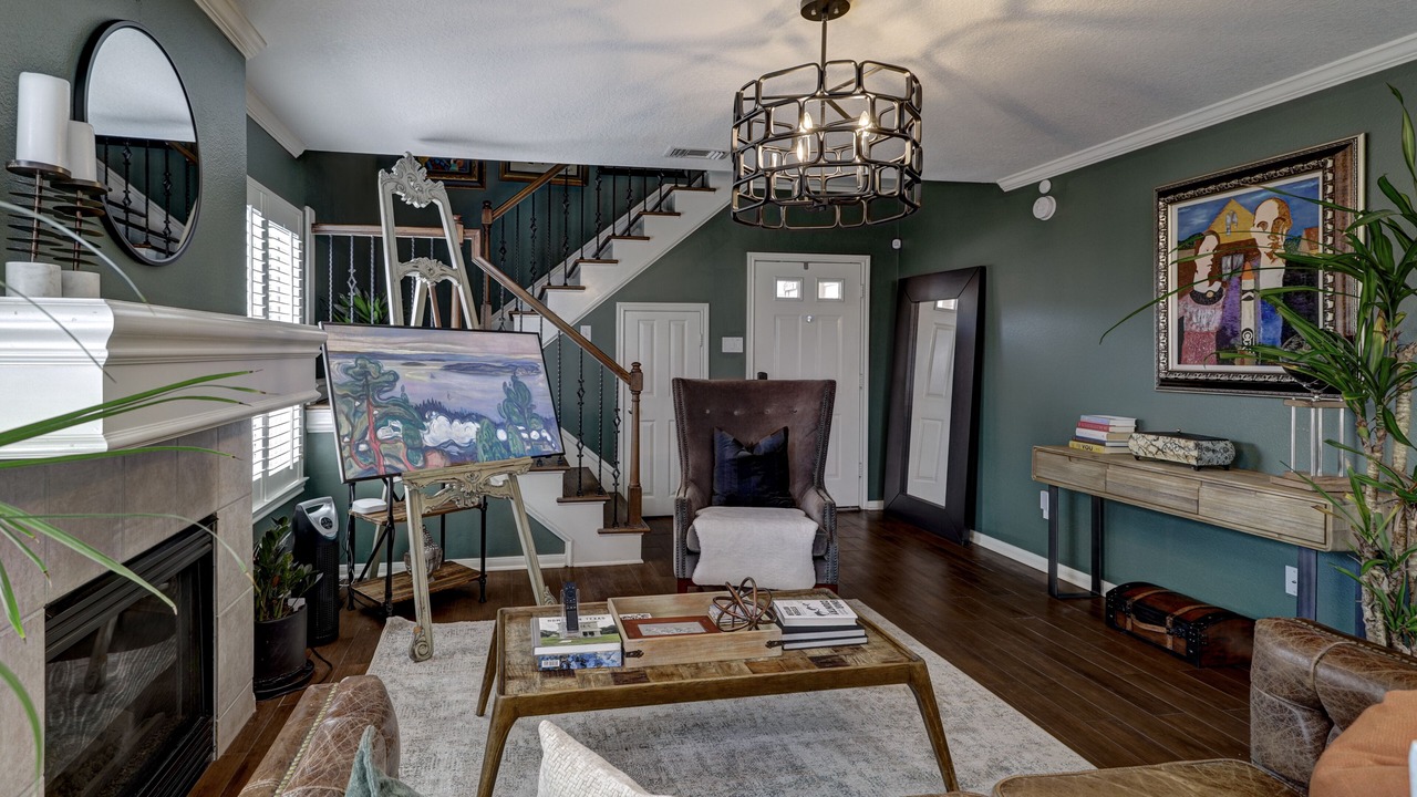 Photo of Livingroom in Spring Branch Central