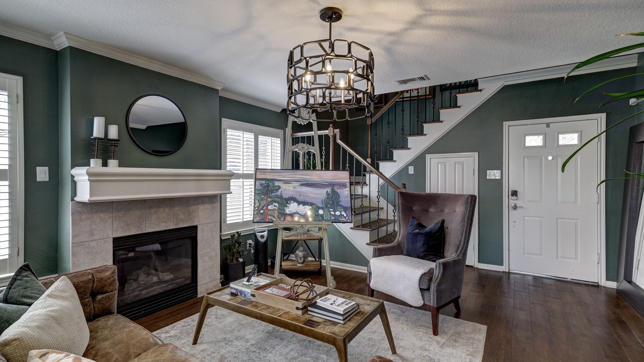 Photo of Livingroom in Spring Branch Central