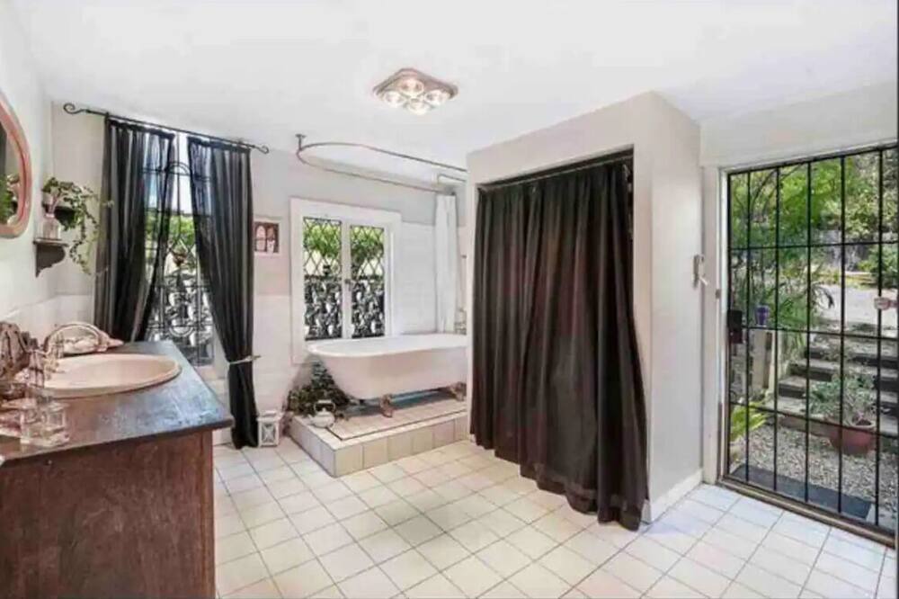 Photo of Bathroom in Maudsland