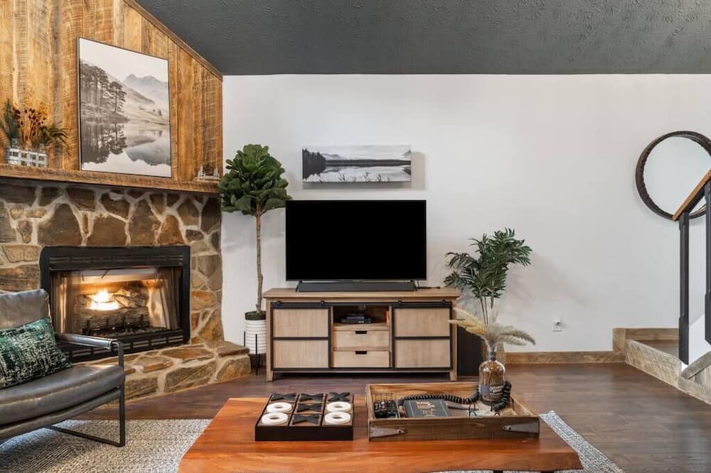 Photo of Livingroom in Eagle Mountain