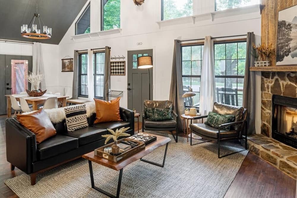 Photo of Livingroom in Eagle Mountain