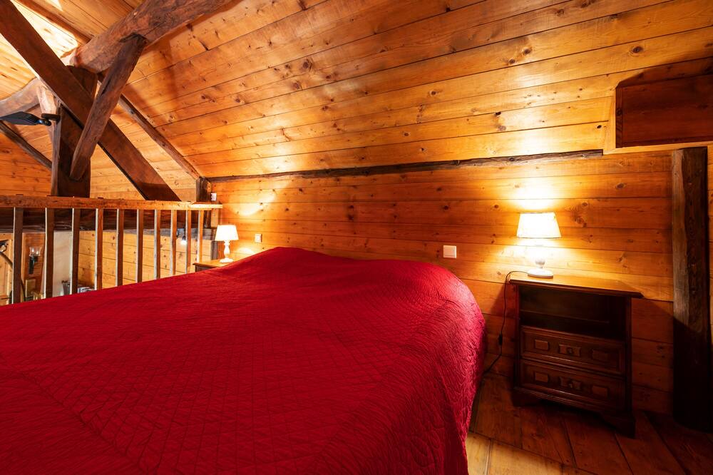 Photo of Bedroom in Vaulx
