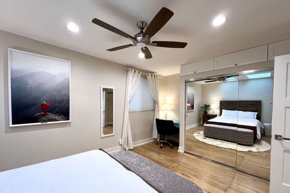 Photo of Bedroom in Eastern Malibu