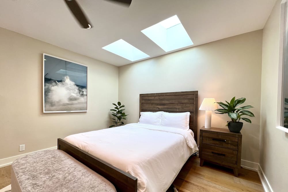 Photo of Bedroom in Eastern Malibu