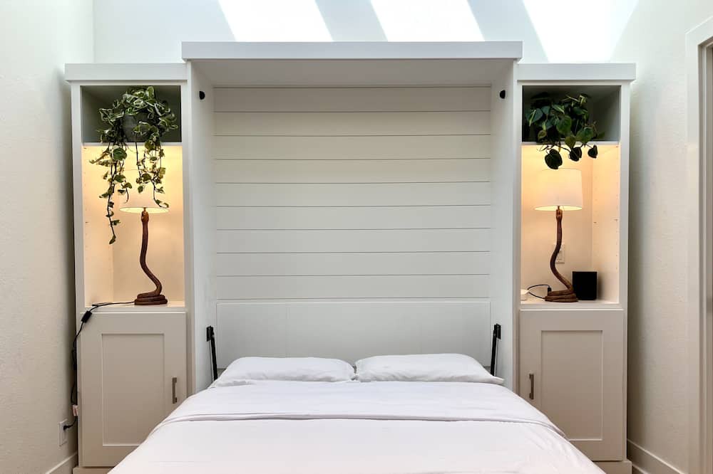 Photo of Bedroom in Eastern Malibu