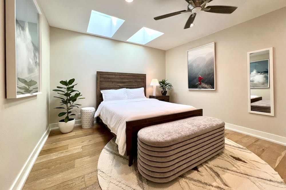 Photo of Bedroom in Eastern Malibu