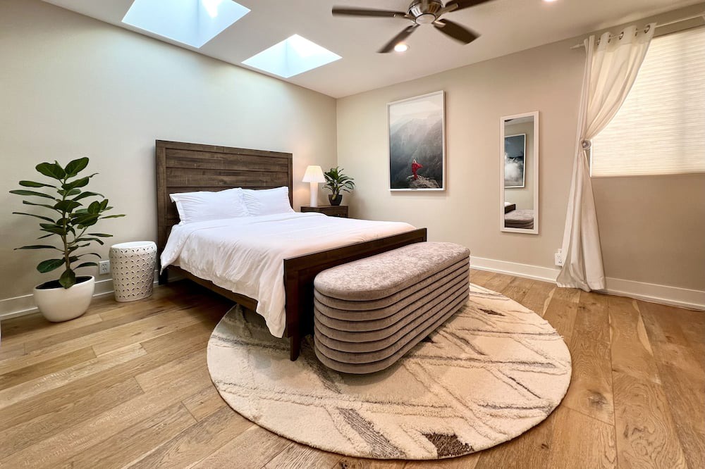 Photo of Bedroom in Eastern Malibu