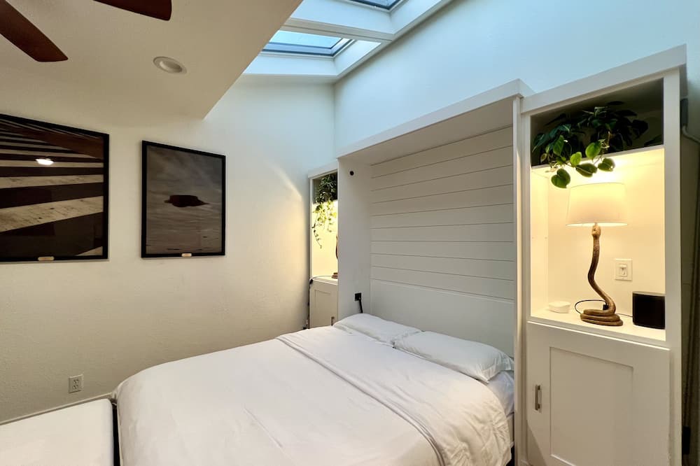 Photo of Bedroom in Eastern Malibu
