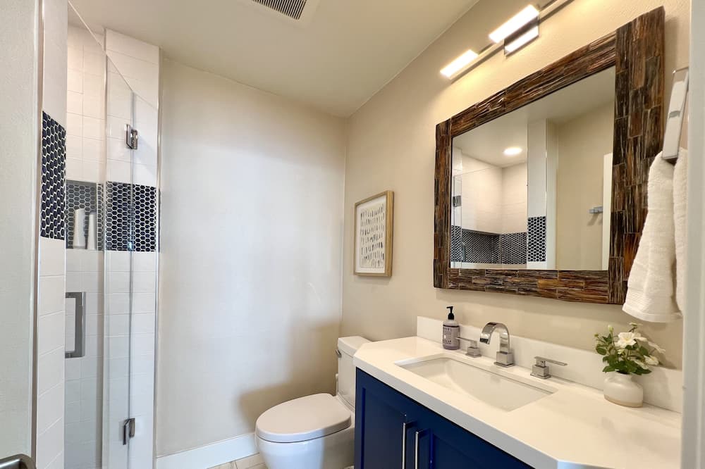 Photo of Bathroom in Eastern Malibu