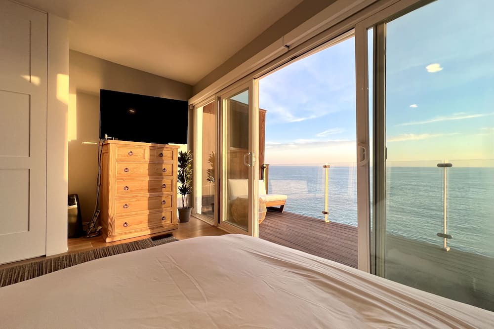 Photo of Bedroom in Eastern Malibu