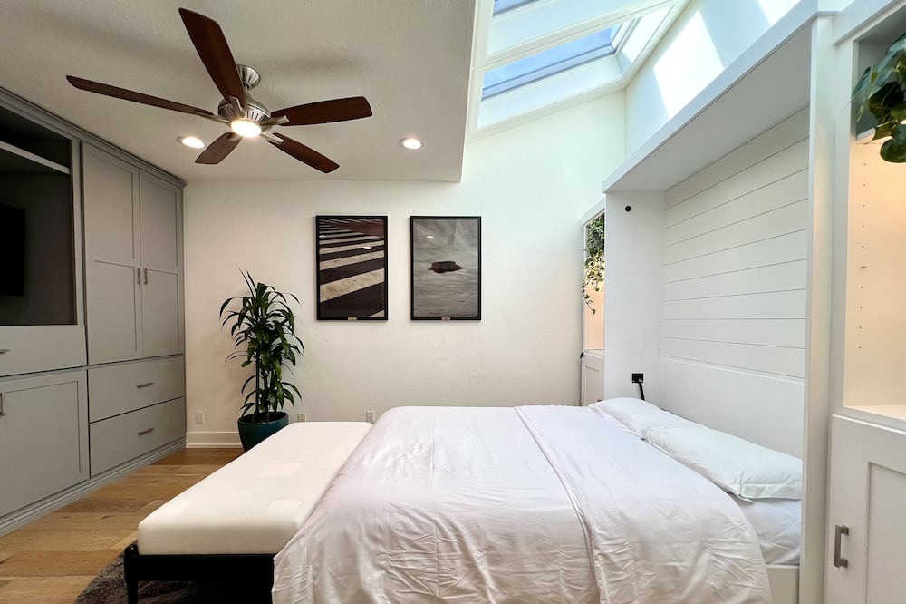 Photo of Bedroom in Eastern Malibu
