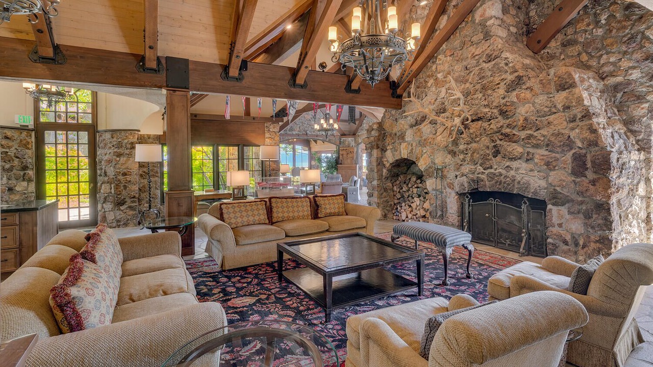Photo of Livingroom in Tahoe Pines