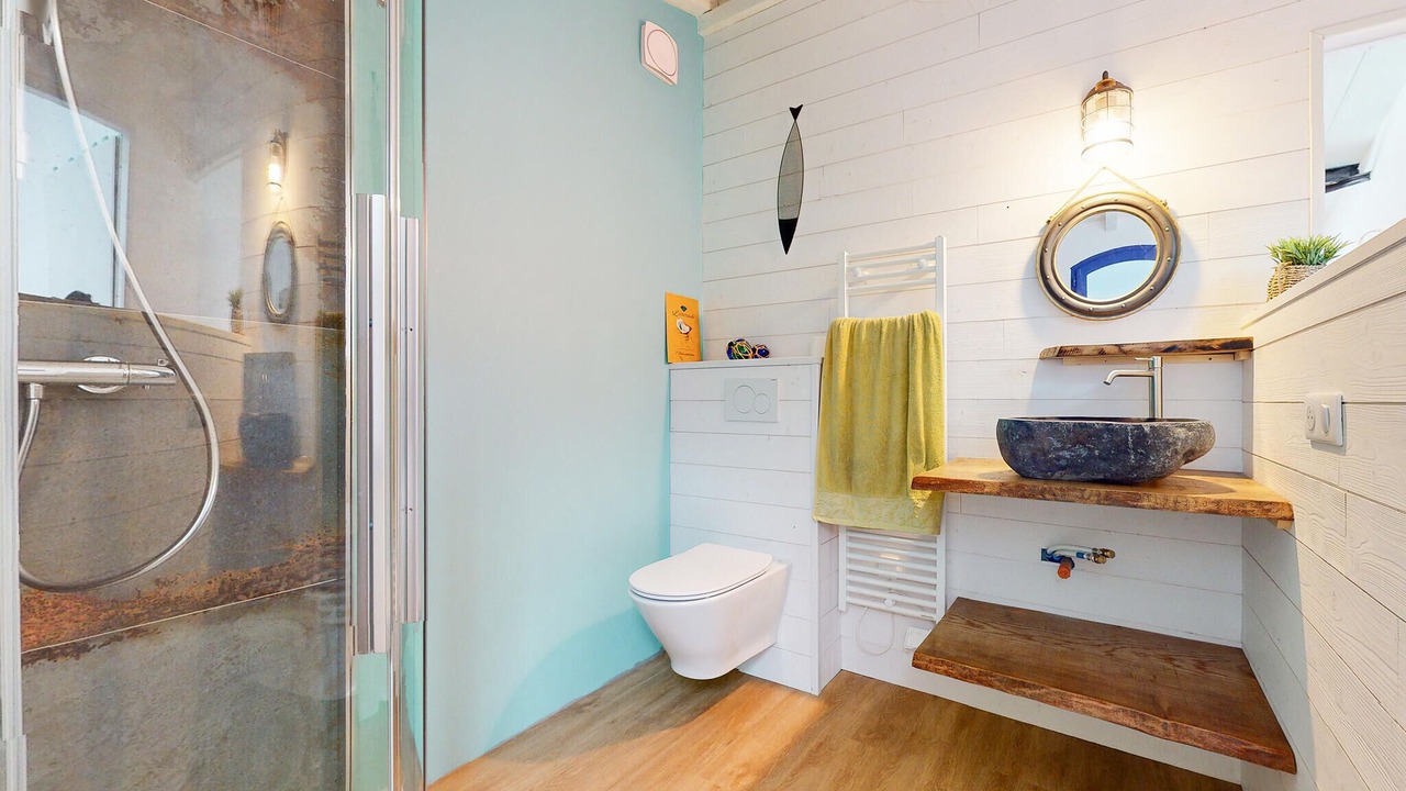 Photo of Bathroom in Nalliers