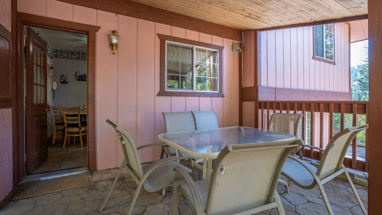 Photo of Livingroom in Yosemite West