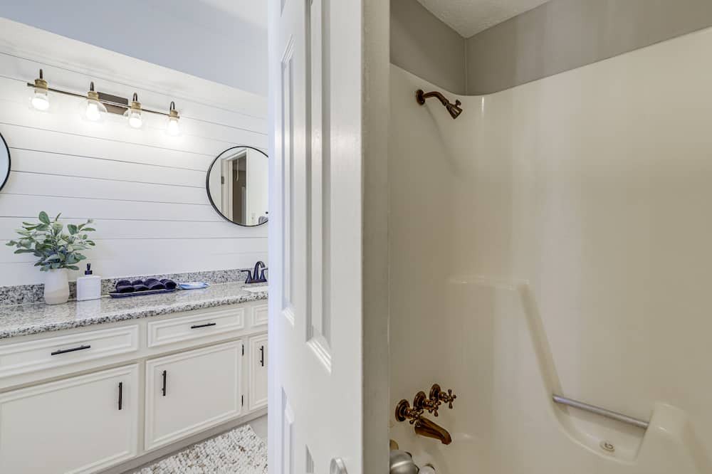 Photo of Bathroom in Klein