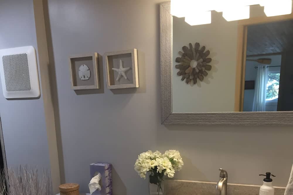 Photo of Bathroom in Onanole