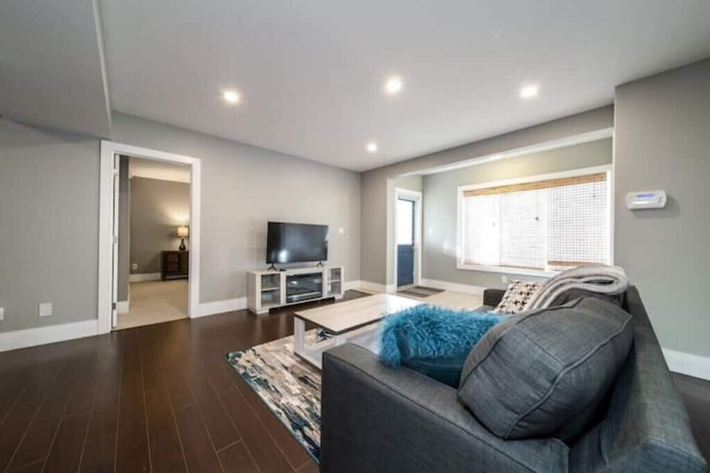 Photo of Livingroom in St. Albert