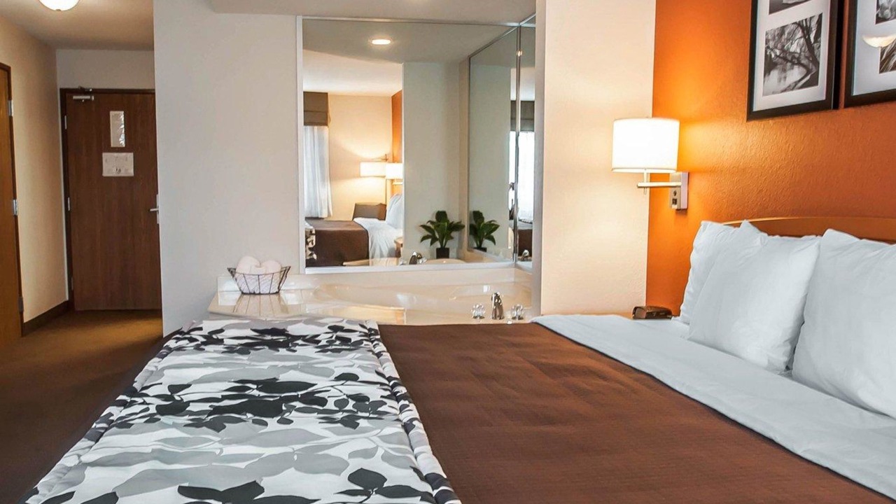 Photo of Bedroom in Camdenton